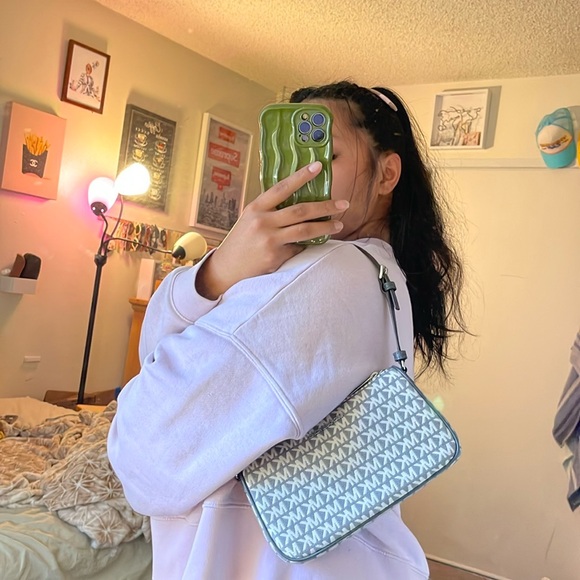 Michael Kors Pouchette NWOT - Picture 1 of 17